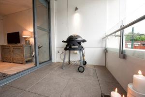 Small contemporary balcony in Sydney with a roof extension.
